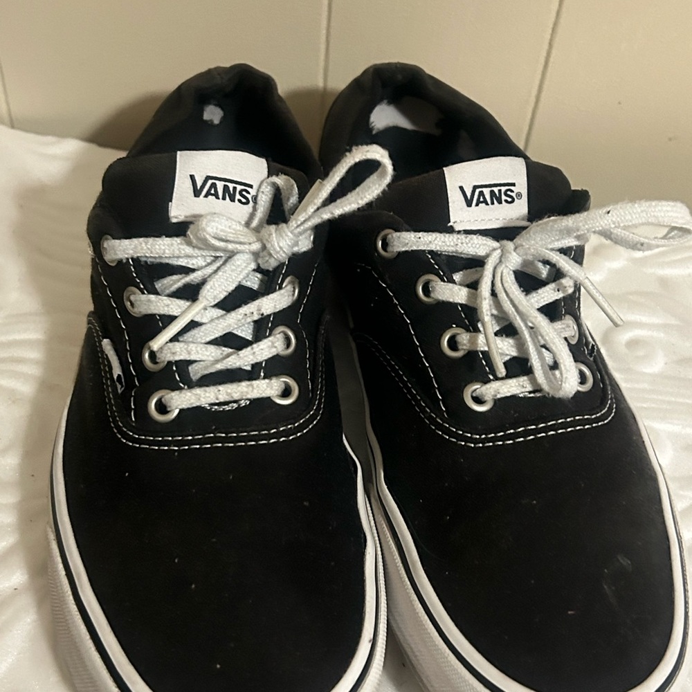 Black Vans black tennis shoes - Picture 11 of 11